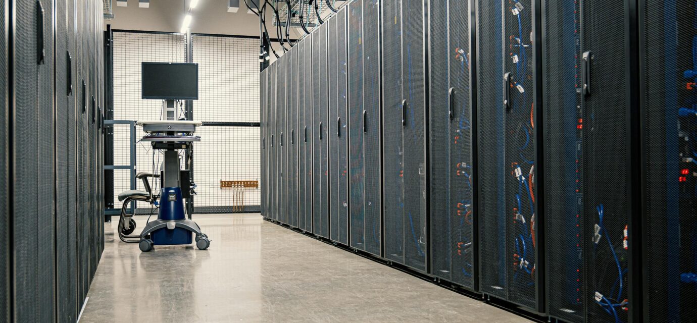 Cloudflare 궁합 좋은 호스팅 — 글로벌 데이터센터 서버실 인프라