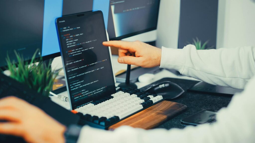 AI 코드 자동화 환경에서 함께 코드 리뷰를 진행하는 두 개발자